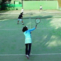 テニス初心者や中高年向けたレッスン書「配球とコンビネーションで勝つテニスダブルス」