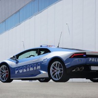 【話題】イタリア警察、ランボルギーニの新型スーパーカー ウラカン 導入…最高速325km/h 画像