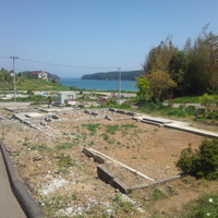 2012年の気仙沼大島。観光地だけに美しいビーチのそばに、かつては民宿が軒を連ねていたようだ