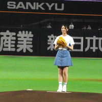 倉持明日香、6度目の始球式でストライクに挑戦