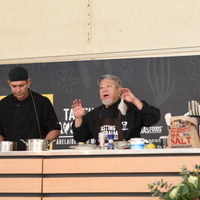 世界でも有名なCheong Liew氏による料理のデモンストレーション、会場には多くの人が集まった
