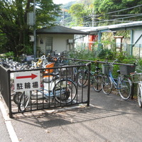 極楽寺駅には駐輪場もある