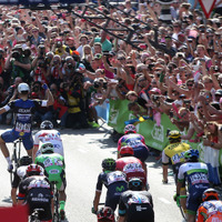エティックス・クイックステップのマルセル・キッテル（ドイツ）がジロ・デ・イタリア第2ステージを制した