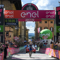 ブランビッラがジロ・デ・イタリア第8ステージで独走勝利。一躍首位に 画像