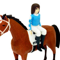 コップのフチ子がダービー優勝馬に騎乗！「お馬のフチ子と日本ダービー」公開