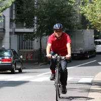 　自転車ツーキニストとしておなじみの疋田智の連載エッセイ「自転車ツーキニストでいこう！」の第8回が公開されました。今回のテーマは「ほんなこつ“路上駐車”は何とかならないものか」。疋田さんが路上駐車の迷惑度について、激しく語っています。