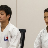 全日本空手道連盟ナショナルチームの荒賀龍太郎（左）と清水希容（2015年8月7日）