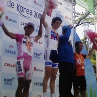 　韓国最大の自転車ロードレース、ツール・ド・コリアは6月11日、亀尾（グミ）～丹陽（タニャン）間の174.2kmで第7ステージを行い、豪州のティム・ロー（セイビングアンドローン）が区間優勝。EQA・梅丹本舗の清水都貴が区間2位になり、総合成績で3位に浮上した。