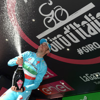 アスタナのビンチェンツォ・ニーバリ（イタリア）が独走で優勝