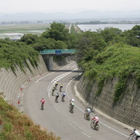 町おこしイベントで大成功の温泉ライダー…もともとの発案は？