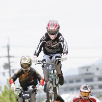 　国際レースにも対応するBMXコースとして、大阪府堺市に大阪府営大泉緑地公園サイクルどろんこ広場BMXコースがリニューアルされ、こけら落としとなる2009UCI大阪・堺国際BMX選手権大会が6月20日に開幕した。初日は年齢別クラスに加えて、エリートライダーも出場したオ