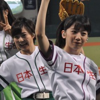 私立恵比寿中学と本田紗来ちゃん、交流戦始球式に登場（写真蔵）