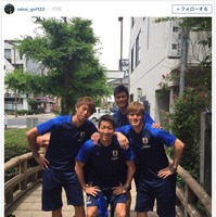 サッカー日本代表の散歩隊…吉田麻也にファンは「心霊写真みたい」 画像