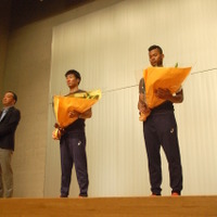 リオデジャネイロ五輪陸上短距離の日本代表、桐生祥秀とウォルシュ ジュリアンの壮行会が東洋大で開催（2016年6月28日）