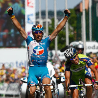 　ツール・ド・フランスは7月12日、サンゴーダンからタルブまでの160.5kmで第9ステージが行われ、Bboxブイグテレコムのピエリック・フェドリゴ（30＝フランス）がリクイガスのフランコ・ペッリゾッティ（31＝イタリア）とのゴール勝負を制して優勝した。首位はAG2Rのリ