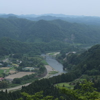 頂上からの眺め。久慈川が見える。