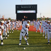 クロマティ、リトルリーグ野球に登場…子どもとMLB式ストレッチ実践