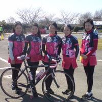 　美女自転車軍団として知られるチームエレファントが9月19日に開催されるTOKYOセンチュリーライドARAKAWA 2009に参加することが決まった。同チームは片山右京が監督を務める女子だけで編成された自転車チーム。女優やモデルなどで構成され、美容と健康をかねて全国各地