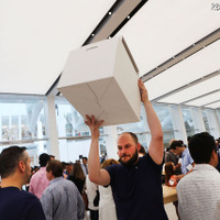 ニューヨークのワールドトレードセンターにオープンしたApple Store（C）Getty Images