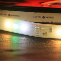 Philips Hue ライトリボンプラスは、33cmごとにハサミでカットして使用できる長さ2mのリボン状のLED照明