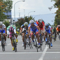 　ツール・ド・北海道は9月11日に豊富町から下川町までの182kmで第4ステージを行い、マレーシアのルトゥーアに所属しているヤン・キルシプー（40＝エストニア）がゴール勝負を制して優勝。前日の第3ステージに続く区間勝利となった。