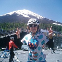 　サイクルスタイル黎明期に話題となり、フツーのサイクリストの間で大人気を博した富永美樹の自転車コラム「主婦、時々サイクリスト」が番外編として2年4カ月ぶりに再登場しました。2編構成の番外編はいよいよ後編。富士山を速く登るために軽量ロードバイクを購入して