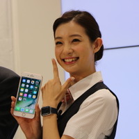 auのiPhone7発売記念イベントに足立梨花が登壇（2016年9月16日）