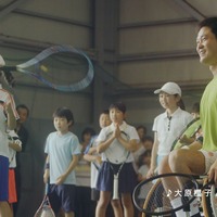 プロ車いすテニスプレーヤーの国枝慎吾が出演するテレビCM放送開始