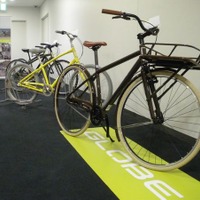 　アメリカの自転車総合メーカーの日本法人、スペシャライズド・ジャパンは「SPECIALIZED」のブランド傘下の「GLOBE」（グローブ）を2010 年モデルから独立ブランドとして展開する。グローブは、街中での移動手段として、これまでにない感性に訴えるデザインと、スポー