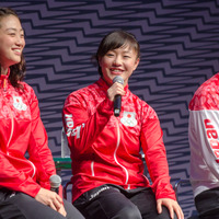 登坂絵莉（中央）がアシックスジャパンの「リオオリンピック・パラリンピック日本代表選手団プレミアムイベント」に登壇（2016年10月10日）