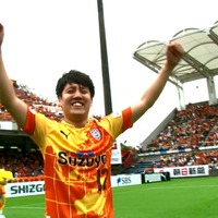 清水エスパルス・村田和哉がプロポーズに協力！ファンのPKプロポーズ成功