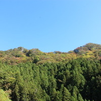 生瀬富士の鞍部から見る、生瀬富士と立神山の頂上