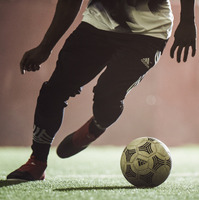 アディダス フットボール、プレーを限界まで振り切る「レッドリミット パック」発売