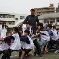 ジュピターテレコムが「アスリートと一緒に大運動会！！」を開催、横浜F・マリノスの中澤佑二と野球解説者の斉藤和巳が参加