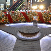 直径10メートルのクリスマスリース