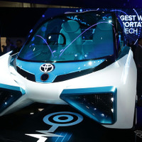 2016年のCESにトヨタが展示したFCVプラス・コンセプトカー。　(c) Getty Images