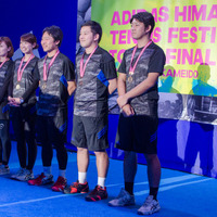 新型テニスフェス『ADIDAS HIMARAYA TENNIS FESTIVAL 2016 TOKYO FINAL』で優勝した関西地区代表の「ヒ・デホ」（2016年12月17日）