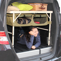 車内でキャンプ用品を置ける「グッドラックソファ＆テーブル」発売
