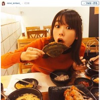 桐谷美玲がカニをがぶり！韓国料理を堪能