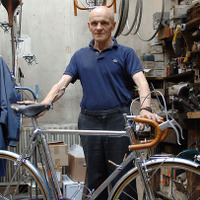 　フランスの手作り自転車ブランドとして知られたアレックス・サンジェのビルダー、エルネスト・スューカ氏が12月22日に亡くなった。82歳だった。同ブランドは、ハンドメード自転車の最高傑作といわれ、世界中にマニアが存在するほど人気が高い。息子であるオリビエ・ス