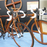 SANO MAGICはマホガニー製の自転車だ