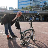 　自転車ツーキニストのトレンドリーダー、疋田智の連載コラム「自転車ツーキニストでいこう！」の最新コラムが公開されました。タイトルは「小径車は向かい風が苦手？」。