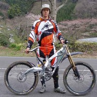 JCF DHエリートクラス5位の高校生ライダー永田隼也選手(神奈川県・17歳)が、5月からスタートするUCIワールドカップダウンヒルに参戦する。