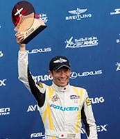 エアレースパイロット・室屋義秀、Team FALKENが3年連続でサポート