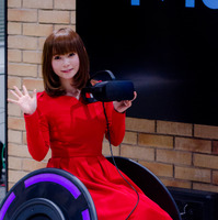 1→10ホールディングスの車椅子型VRロードレーサーゲーム発表会に登壇した中川翔子（2017年1月27日）