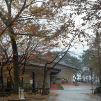 宮沢賢治記念館の外観。