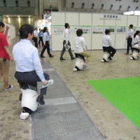 ホンダのUNI-CUB会場内ツアー