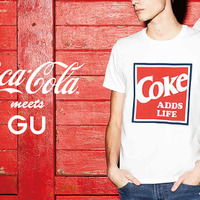 コカ・コーラ×ジーユー、懐かしいロゴをデザインしたアイテムを発売