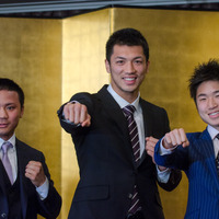 世界タイトルマッチに挑戦する比嘉大吾（左）、村田諒太（中央）、拳四朗（2017年4月3日）
