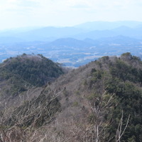 振り返ると、今歩いてきた男山・榛名山も